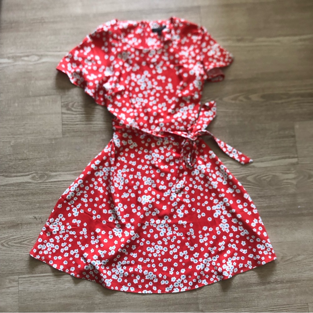 Banana republic red and white floral tie waist dress